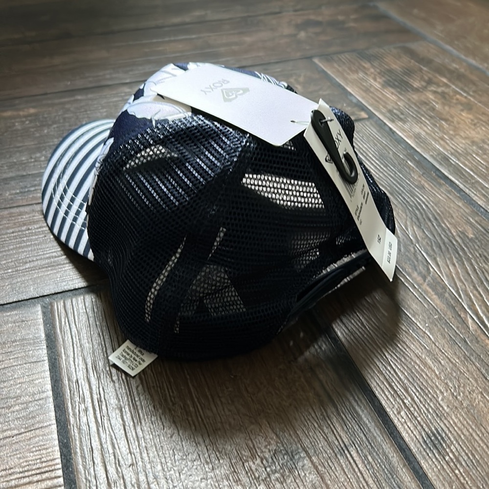 Women’s Roxy hat - Picture 2 of 2